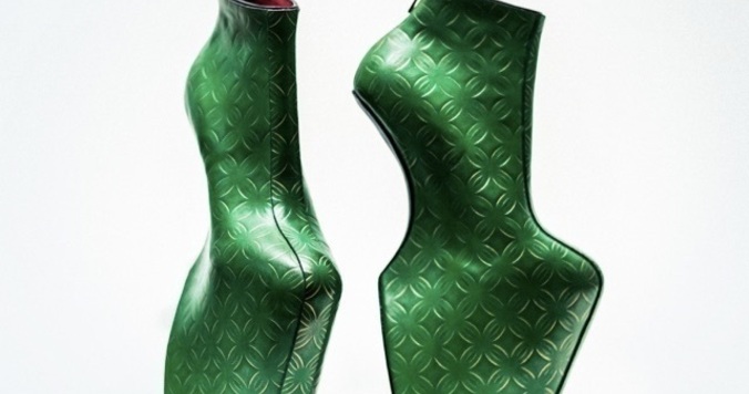 アーティスト舘鼻則孝「リ・シンク展」