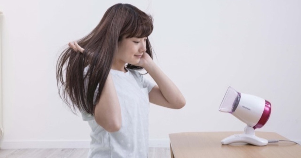 両手が使える「置き型ドライヤー」がアイリスオーヤマから新発売