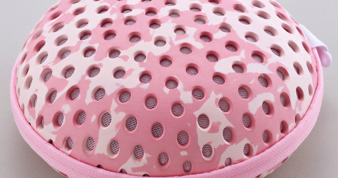 大事なランジェリーを洗濯機でもやさしく洗える。特殊なネットが新発売