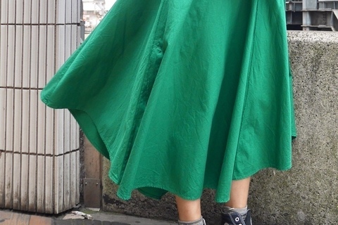 【おしゃれびとスナップ #12】スカートで取り入れる、華やかグリーン