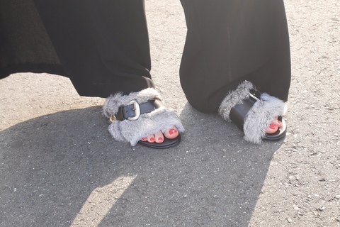 【おしゃれびとスナップ #13】秋を先取り。ファーの足元