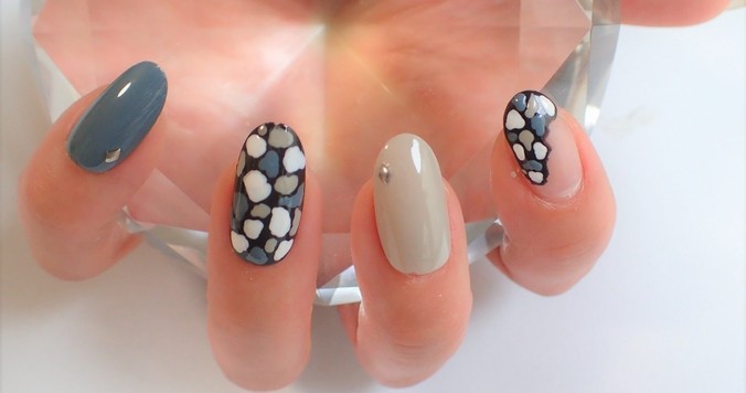 ストーンネイルの簡単なやり方【マニキュアでセルフネイル】