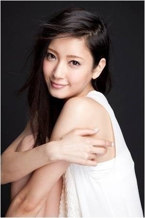 菜々緒さんおすすめ - 秋冬に欠かせない美脚アイテム「着圧タイツ」