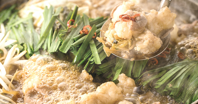 燻製専門店で味わえる冬季限定「燻製もつ鍋」