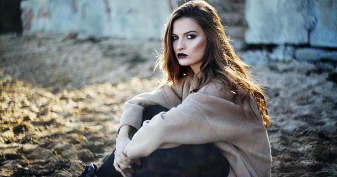 秋色コスメを取り入れて、自分の顔を見直す機会に