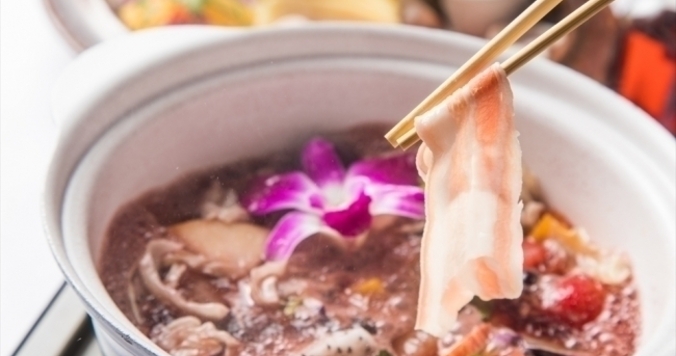 カラフルでインスタ映えも。「フルーツ鍋」のインパクトがすごい