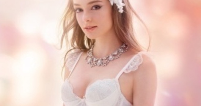 大人の女性の色っぽさを美しく表現したランジェリー