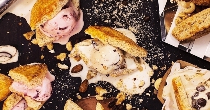 "熱くて冷たい"新感覚のスイーツ「アイスコーン」