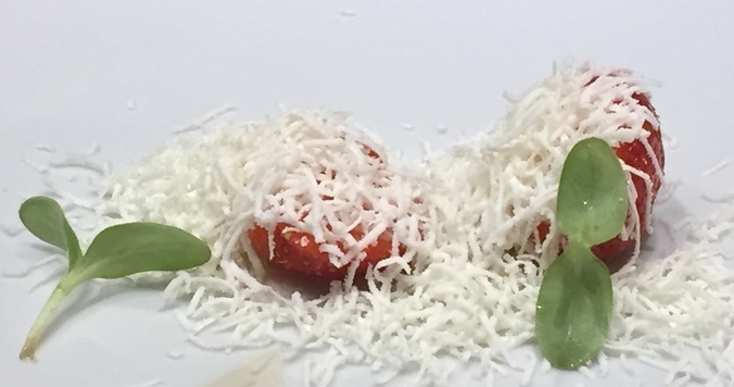 クリスマスは「ギリシャ風 苺のサラダ」で彩りを【パリから届いた料理#2】