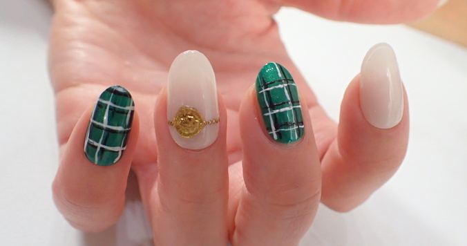 グラフチェックネイルの簡単なやり方【マニキュアでセルフネイル】