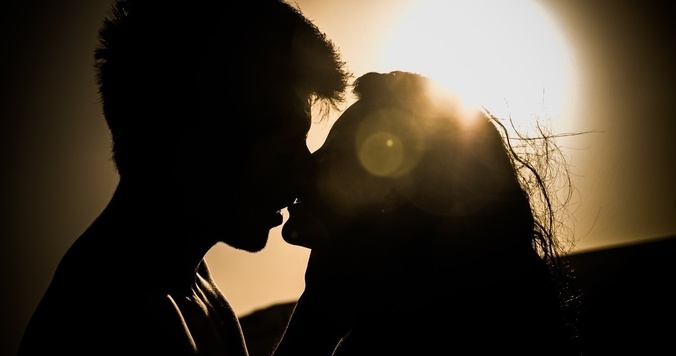 【恋愛心理テスト】不倫の対象になりやすいかがわかる