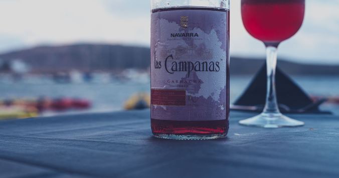 ワインと仕事をこよなく愛す　癒やしと成長をくれる本棚【本棚百景#11】