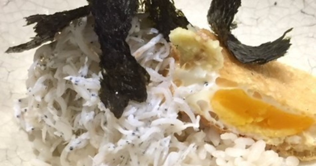 ご飯の美味しさが引き立つ! 巾着卵とシラス丼【パリから届いた料理#1】
