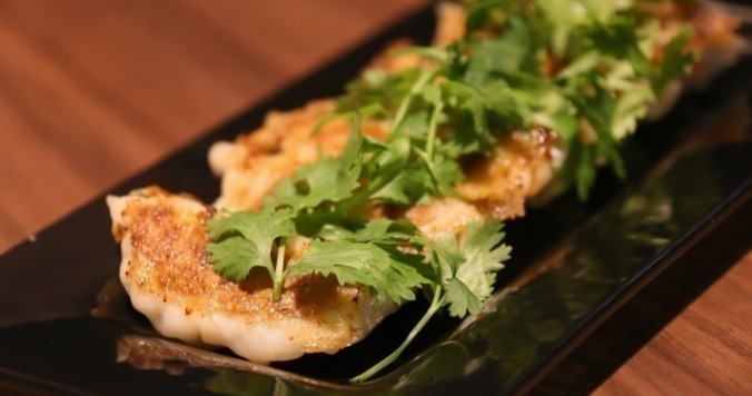 ユニークな味付けで餃子を楽しむ！　「GYOZA IT.」が５年間の限定オープン