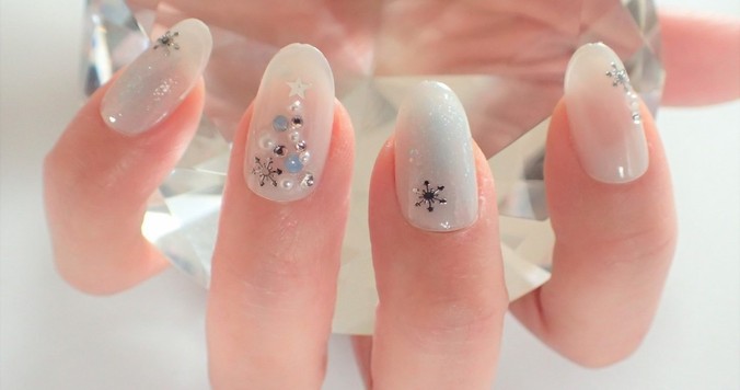 チークネイル（冬Ver.）の簡単なやり方【マニュキュアでセルフネイル】