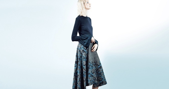 花刺繍が美しい。１枚で華やかな「ルミノーゾ・コムサ」のスカート