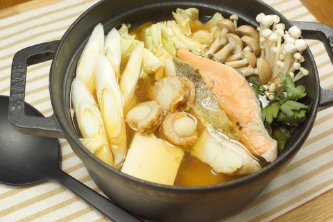ちゃんこ鍋は美容食。10分で作れる簡単レシピ(塩、味噌)