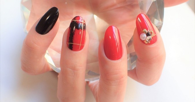 女度を上げる赤チェックネイルのやり方【マニキュアでセルフネイル】