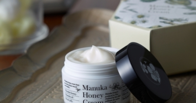 マヌカハニーをぜいたくに使った山田養蜂場の保湿クリーム