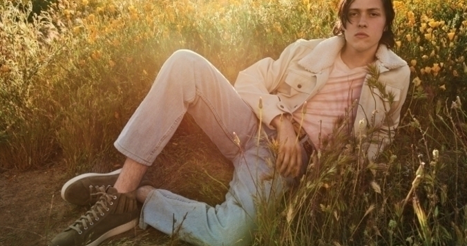 UGG®からミニマルで洗練された新作「カリ スニーカー コレクション」が登場