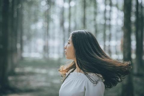 髪が変わると顔まで変わる? 髪は女の運命を左右する【積読を崩す夜 #16】