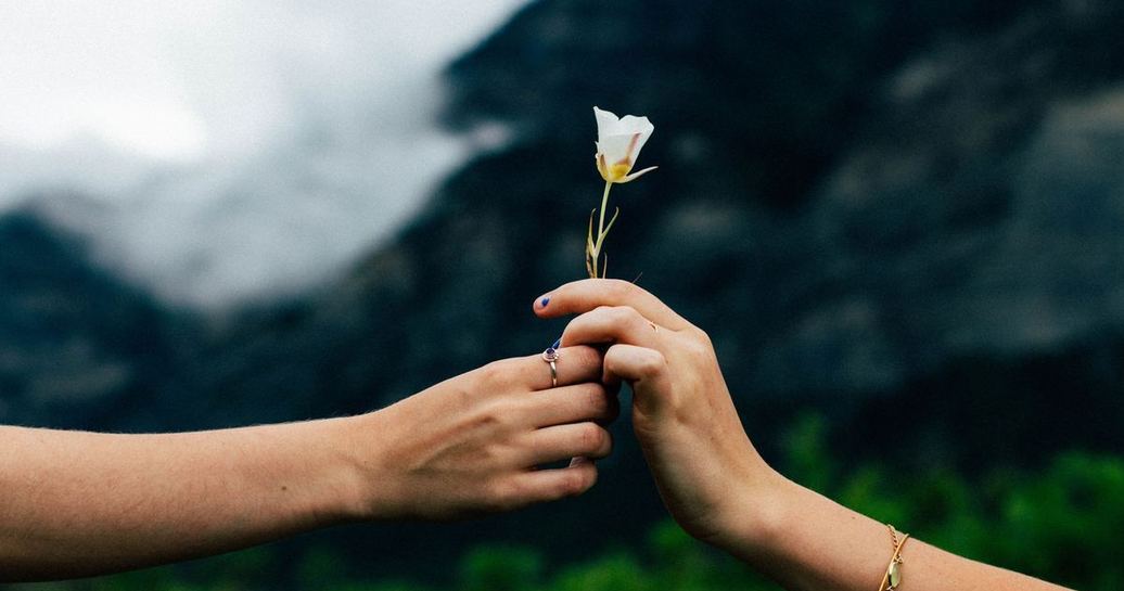 「愛は技術」が教えてくれた、孤独から脱する方法【結婚は、本から学ぶ #6】