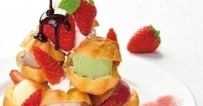 ７種のプチシュータワーにあたたかチョコソースをかけた“ひやあつ”スイーツ