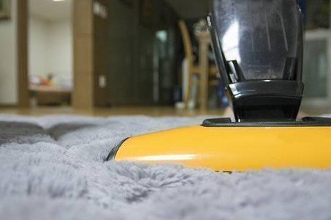 カーペットやラグを綺麗に保つ掃除方法～少しの工夫でラクになる家事テク～