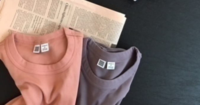 Uniqlo UのTシャツが大人上品。“きれい色”がおすすめです