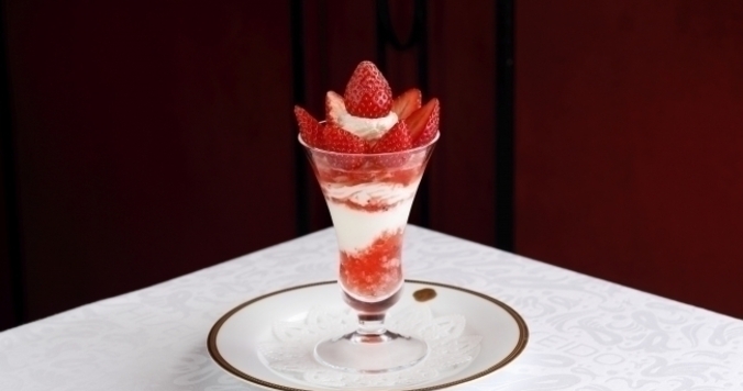 糖質量10gの「低糖質ストロベリーパフェ」が資生堂パーラーに登場