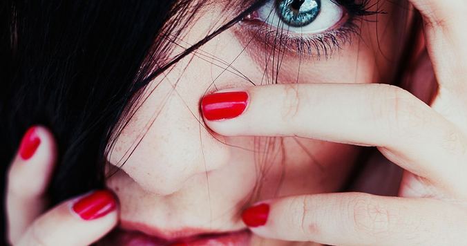 わたしは「SNS疲れ」といいながらもスマホを手放せない。