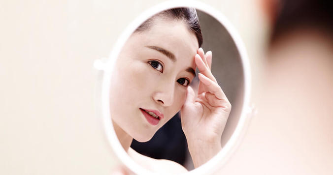 「きれいなおでこ」を作る簡単ケア。気になるでこぼこ、厚みを改善