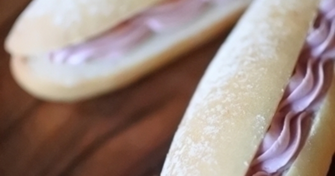 いちごと練乳、Wの誘惑。いちごみるくスティック【天然酵母のパンレシピ＃12】