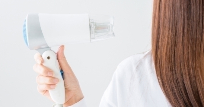 白髪染めで暗くなった髪色は元に戻せる？　ヘアケアのお悩みにお答えします【白髪編２】