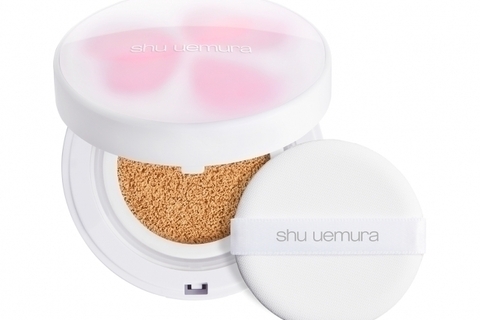 シュウ ウエムラ新作で、なめらかな毛穴レス肌で春を迎える