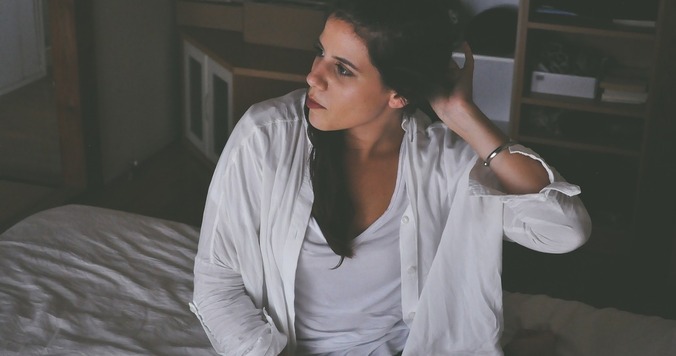 パリジェンヌの春スタイルは白シャツ＆ブラウスがあればいい