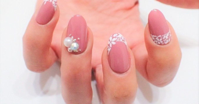 大人ピンクとレースのきちんとネイル【マニキュアでセルフネイル】