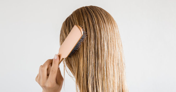 アラフォー女性におすすめのヘアブラシの選び方＆使い方