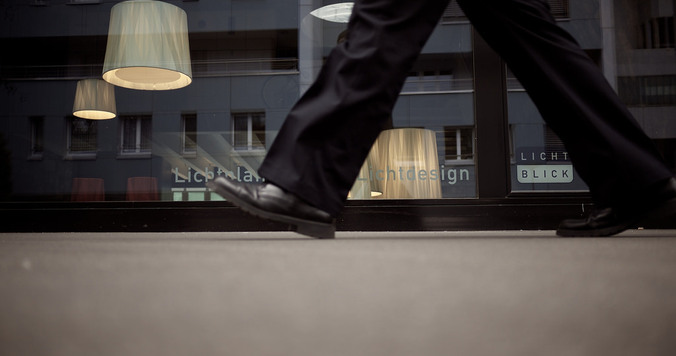 「元カノに忘れられるのが怖い」未練がましい男性の行動