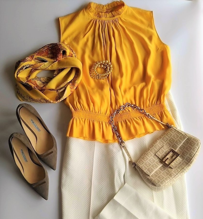 黄×白で明るい気分に。夏を楽しむきれい色コーデ
