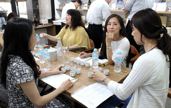 「気分」で選ぶ新しい日本酒造り。味の決め手はDRESS日本酒部