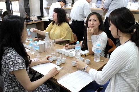 「気分」で選ぶ新しい日本酒造り。味の決め手はDRESS日本酒部