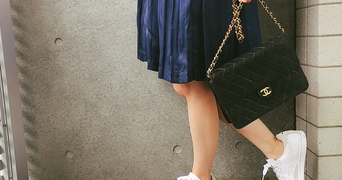 白スニーカーでかろやかに。初夏のパリジェンヌコーデ