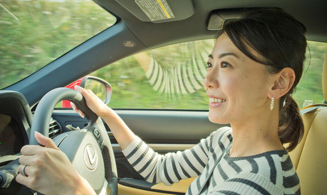 NAVI CARS編集長がDRESSな女とドライブデート恋人選びより楽しいクルマ選び LEXUS RC300h