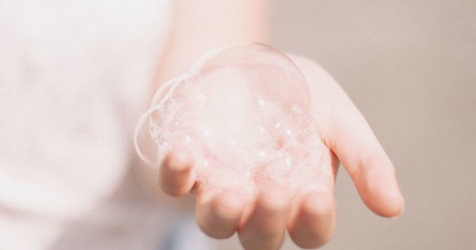 「乳液でクレンジング」のすすめ。肌にやさしくコスパもいい