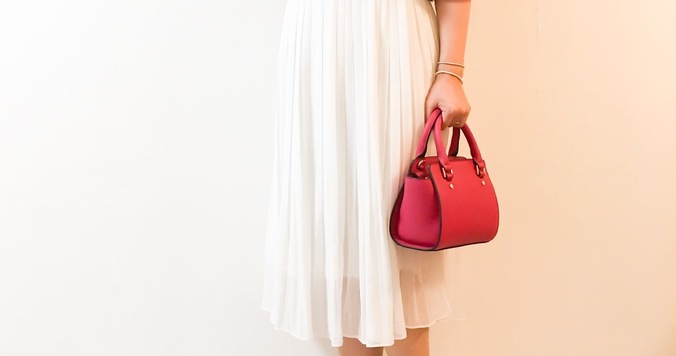 UNIQLOのシフォンプリーツスカートが優秀。白×赤のきれいめ夏コーデに