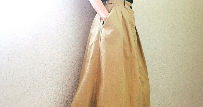 Uniqlo UのTシャツが優秀。正統派スカートとも相性抜群です