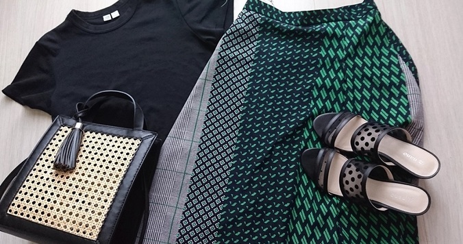 夏に穿きたいプリントスカート。おしゃれに見せるトップス選びのコツ４つ