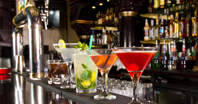 バーでの出会いってアリ？　気になる男性とお近づきになる方法