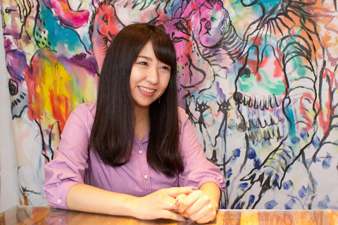 overEサイズのバストを美しく見せる服。「女性たちが胸を張って生きるお手伝いをしたい」